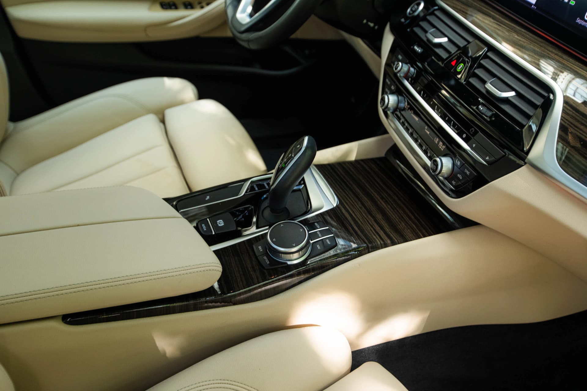 BMW 530i — фото 12