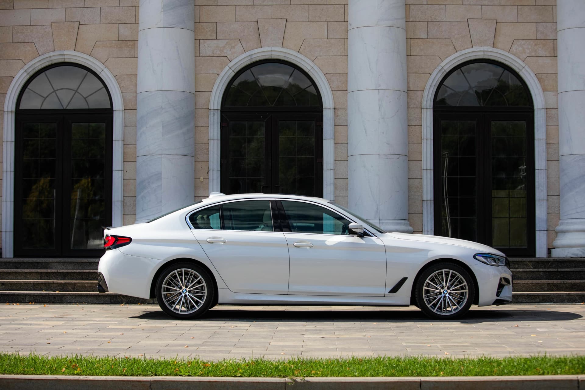 BMW 530i — фото 7