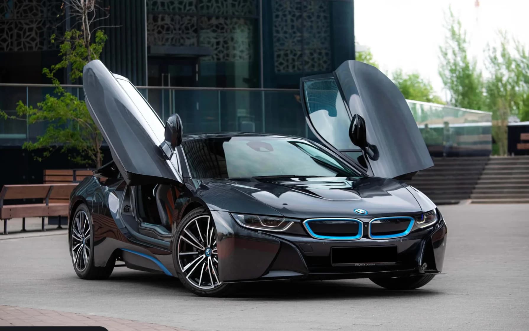 BMW i8: будущее, которое до сих пор удивляет
