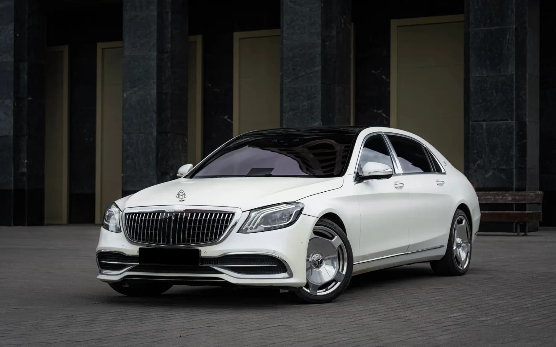 Mercedes-Maybach: главное место — на заднем ряду